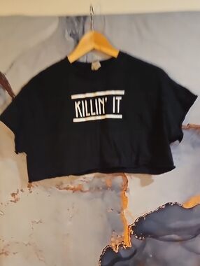Black Cropped Tee with "KILLIN' IT" Graphic